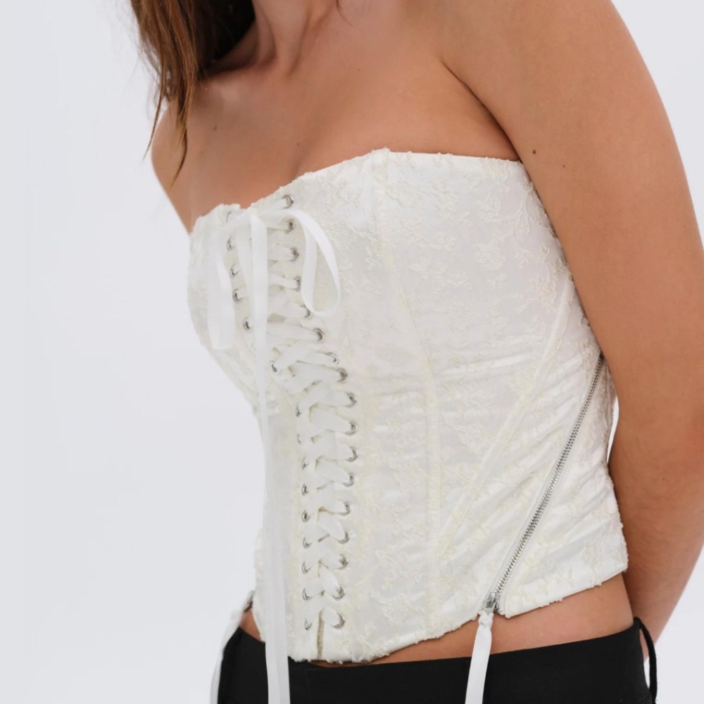 For Love & Lemons NWOT- Lilibet Corset top- white- size small
New without tags - Picture 5 of 7
